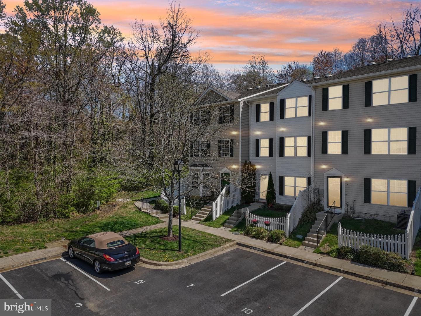 40 Amberstone Court photo 3