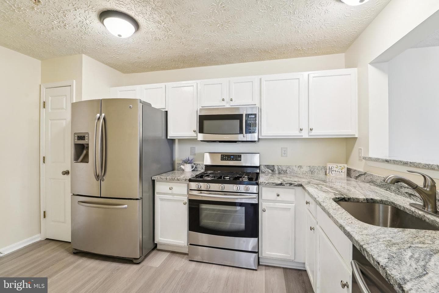40 Amberstone Court photo 4