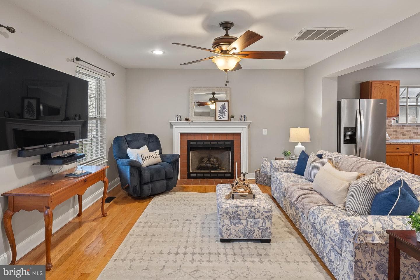 3745 Beach Drive Boulevard photo 8
