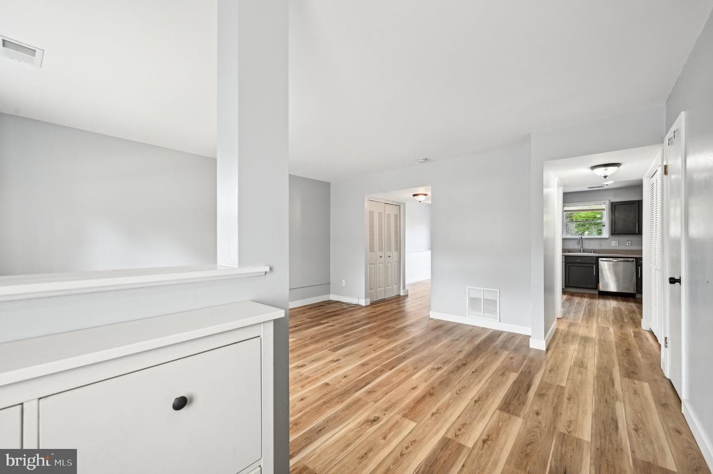 1669 Woodtree Court E photo 3