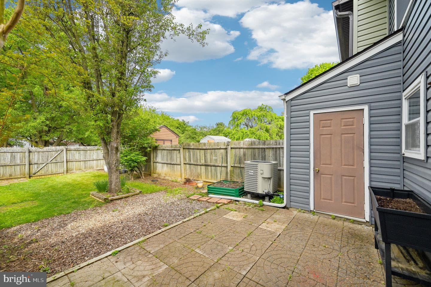 1669 Woodtree Court E photo 32
