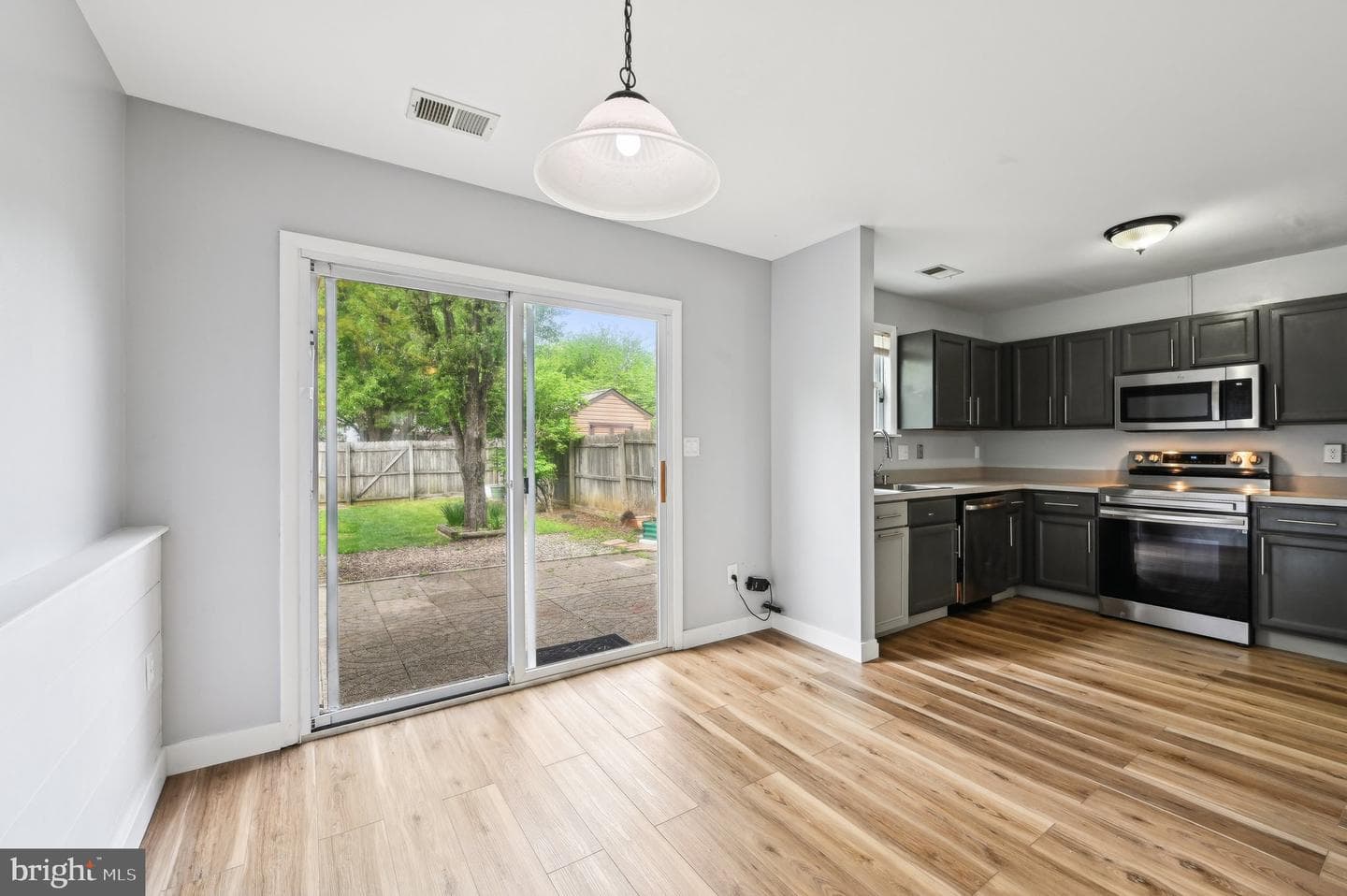 1669 Woodtree Court E photo 9