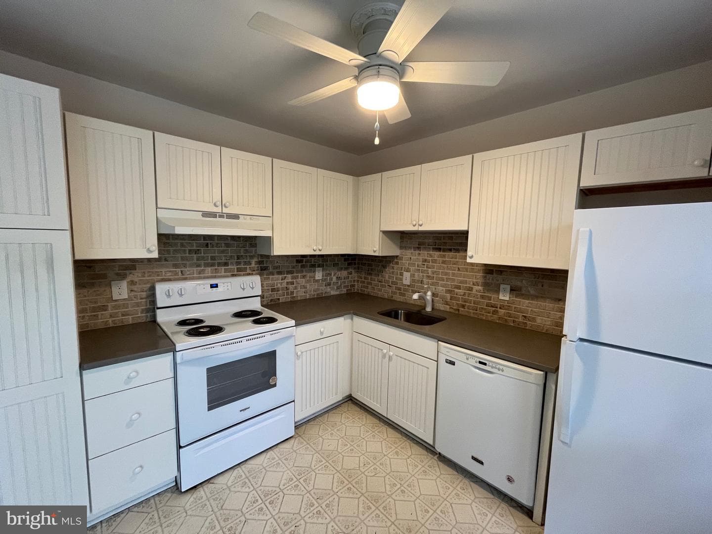1558 Alcova Court N photo 17