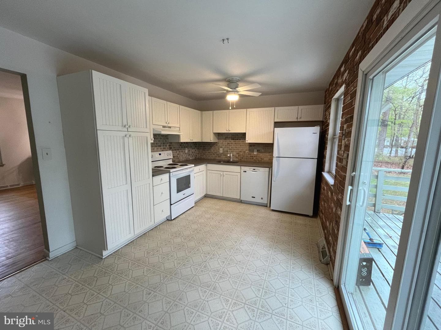1558 Alcova Court N photo 18
