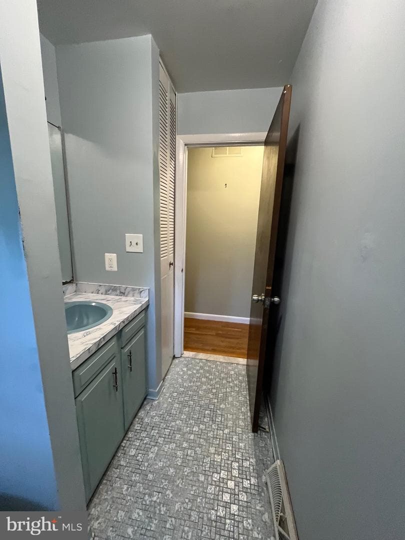 1558 Alcova Court N photo 23