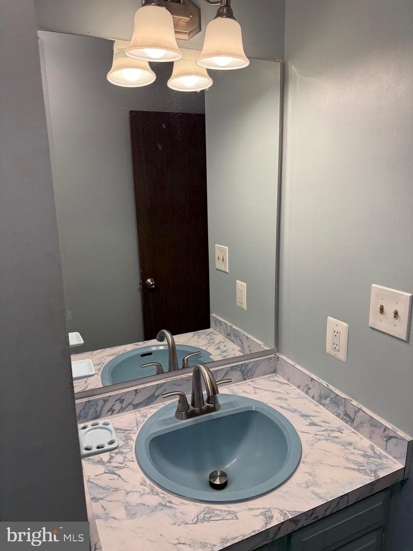 1558 Alcova Court N photo 24
