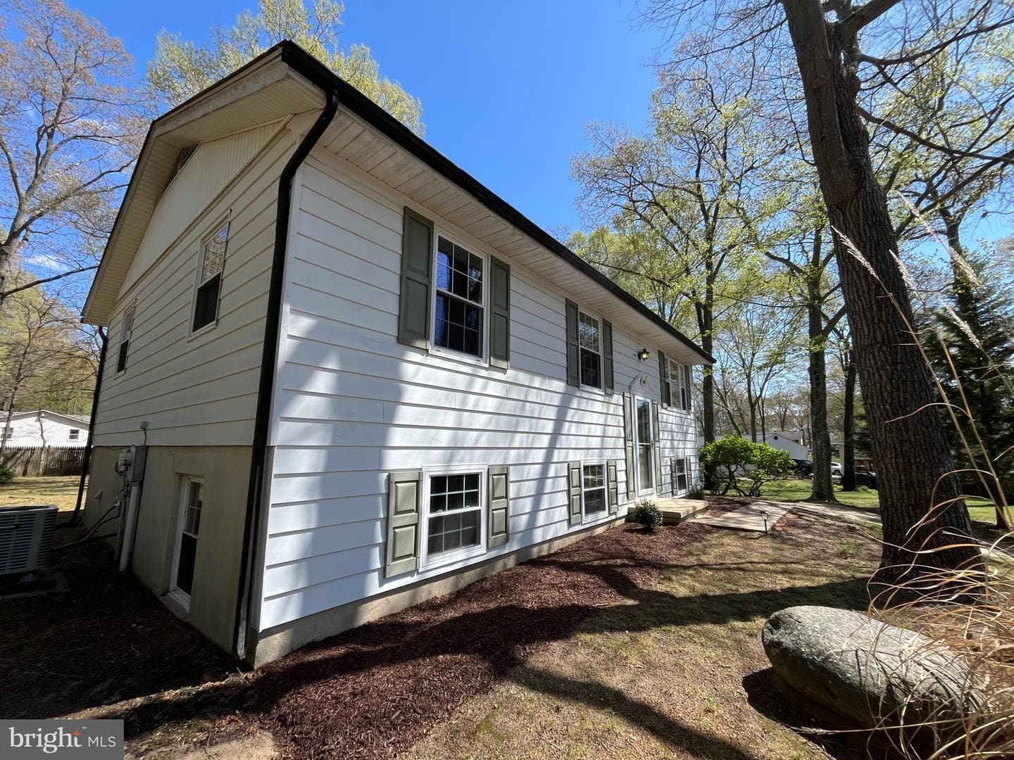 1558 Alcova Court N photo 3