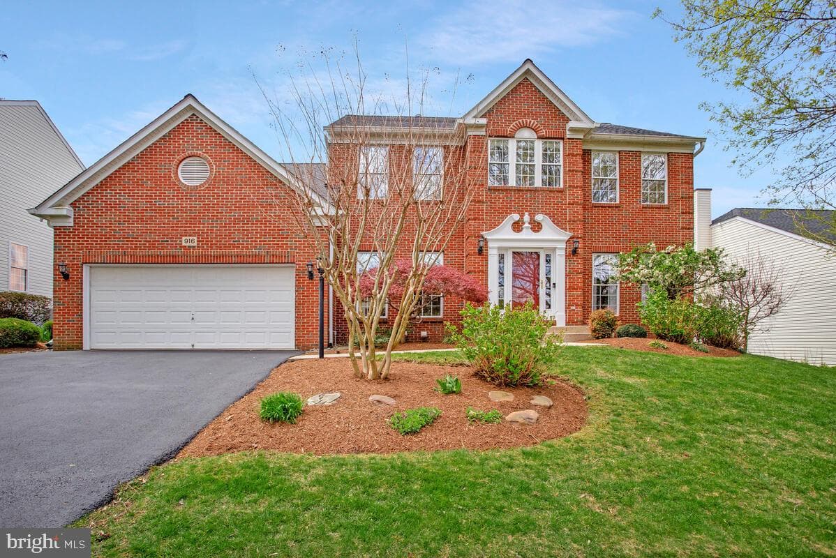 916 Sand Brook Court photo 3