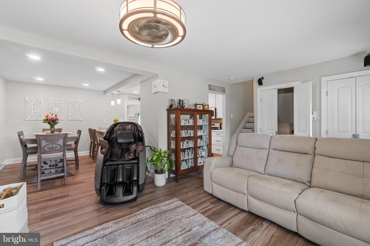 512 Majestic Prince Drive photo 25