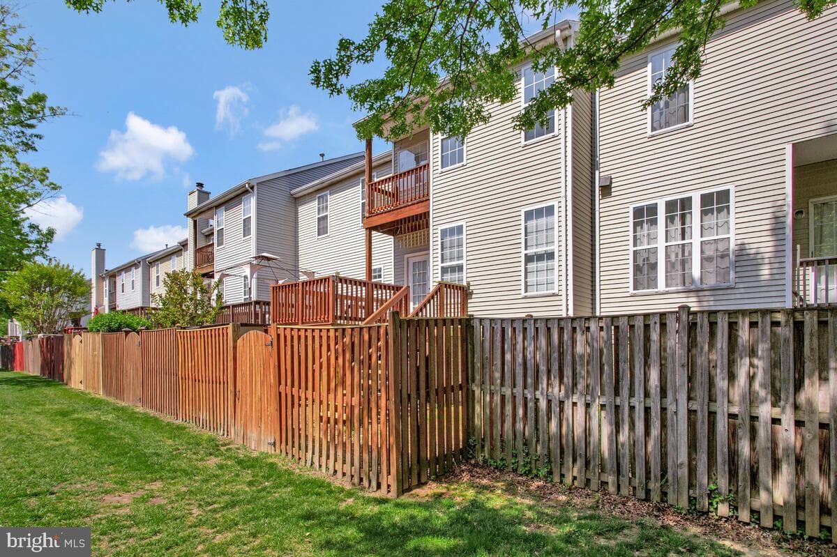 2412 Sandwich Court photo 34