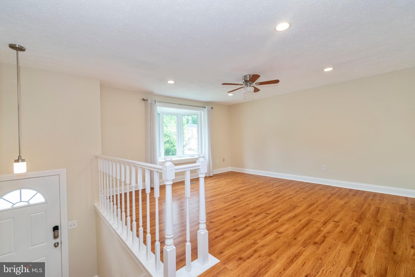 1483 Gesna Drive photo 4