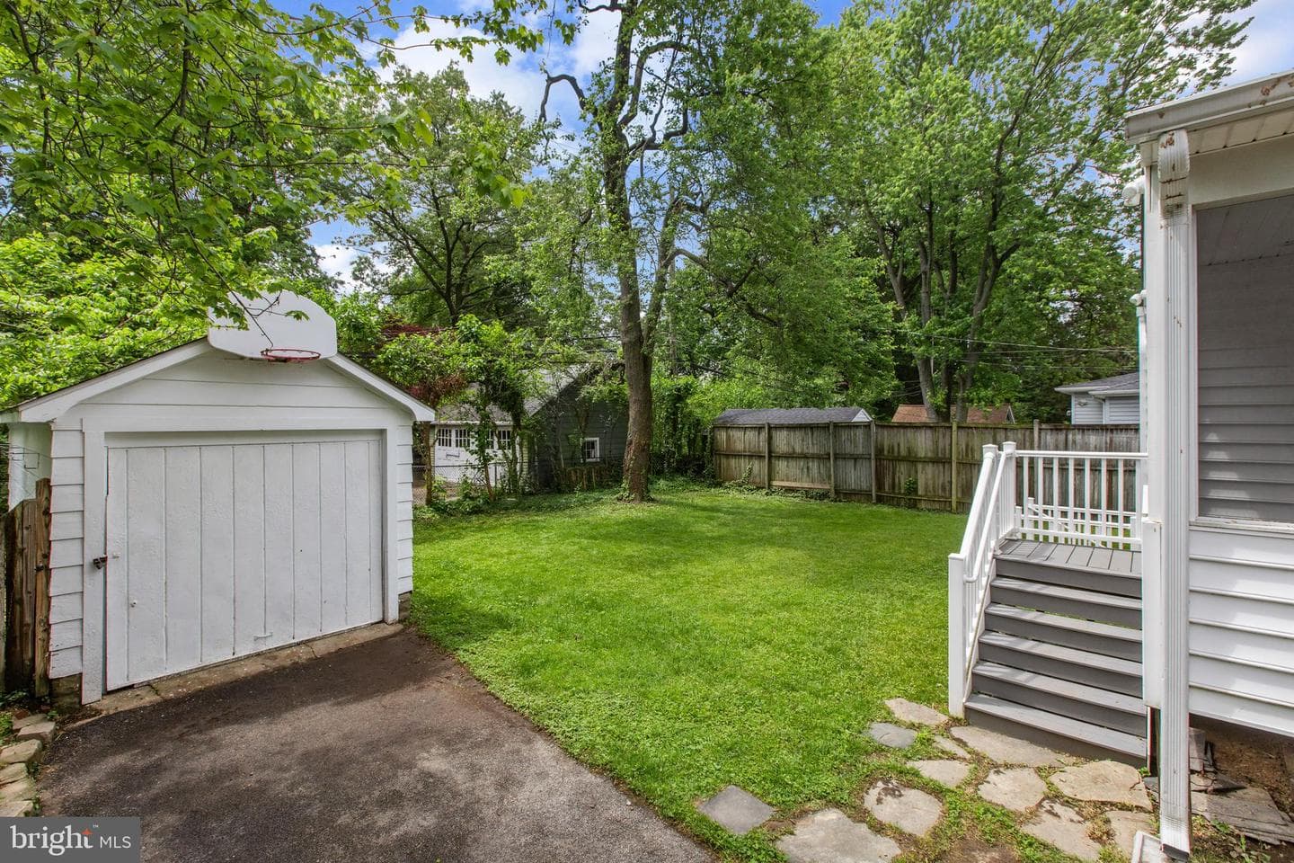 331 E Maple Road photo 10