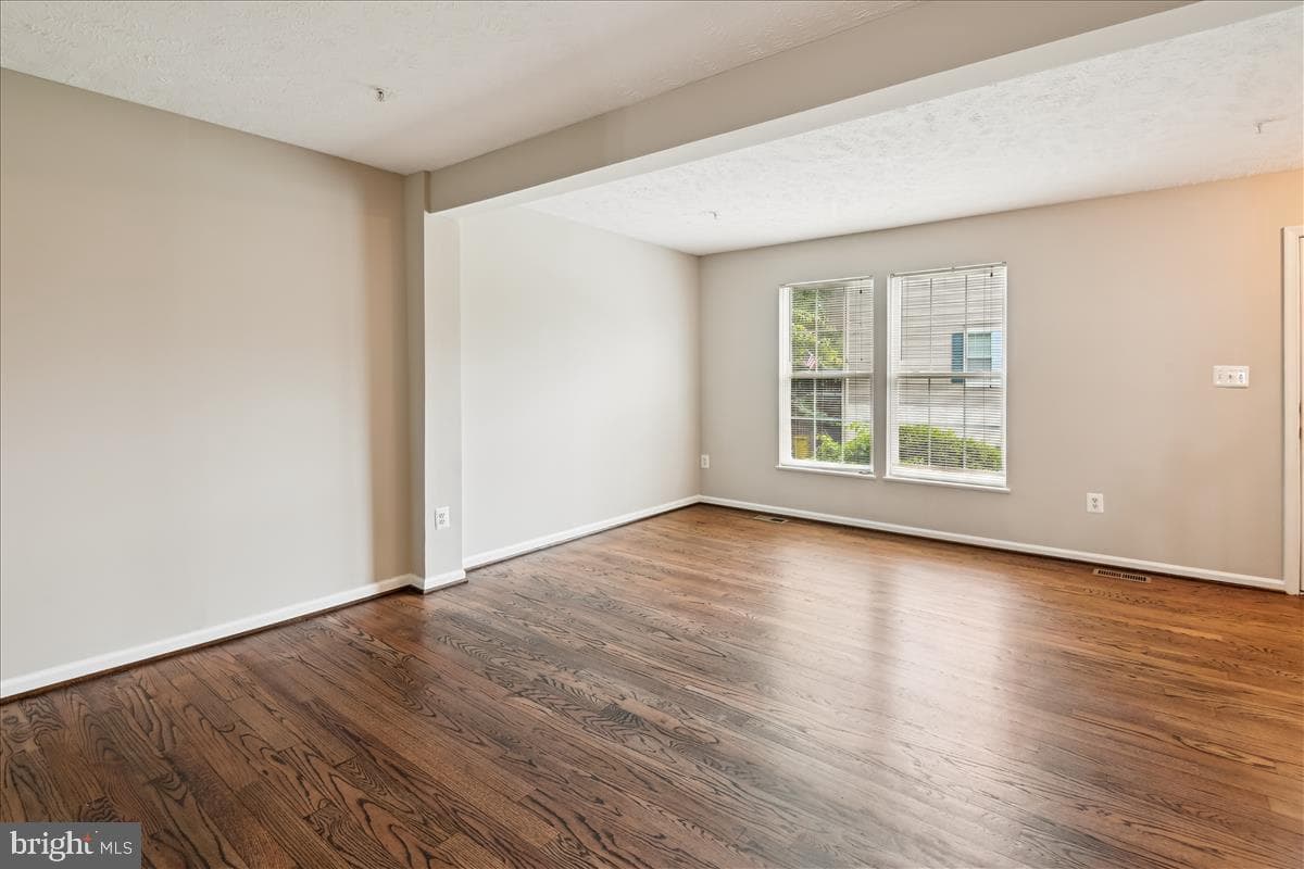 977 Chestnut Manor Court photo 10