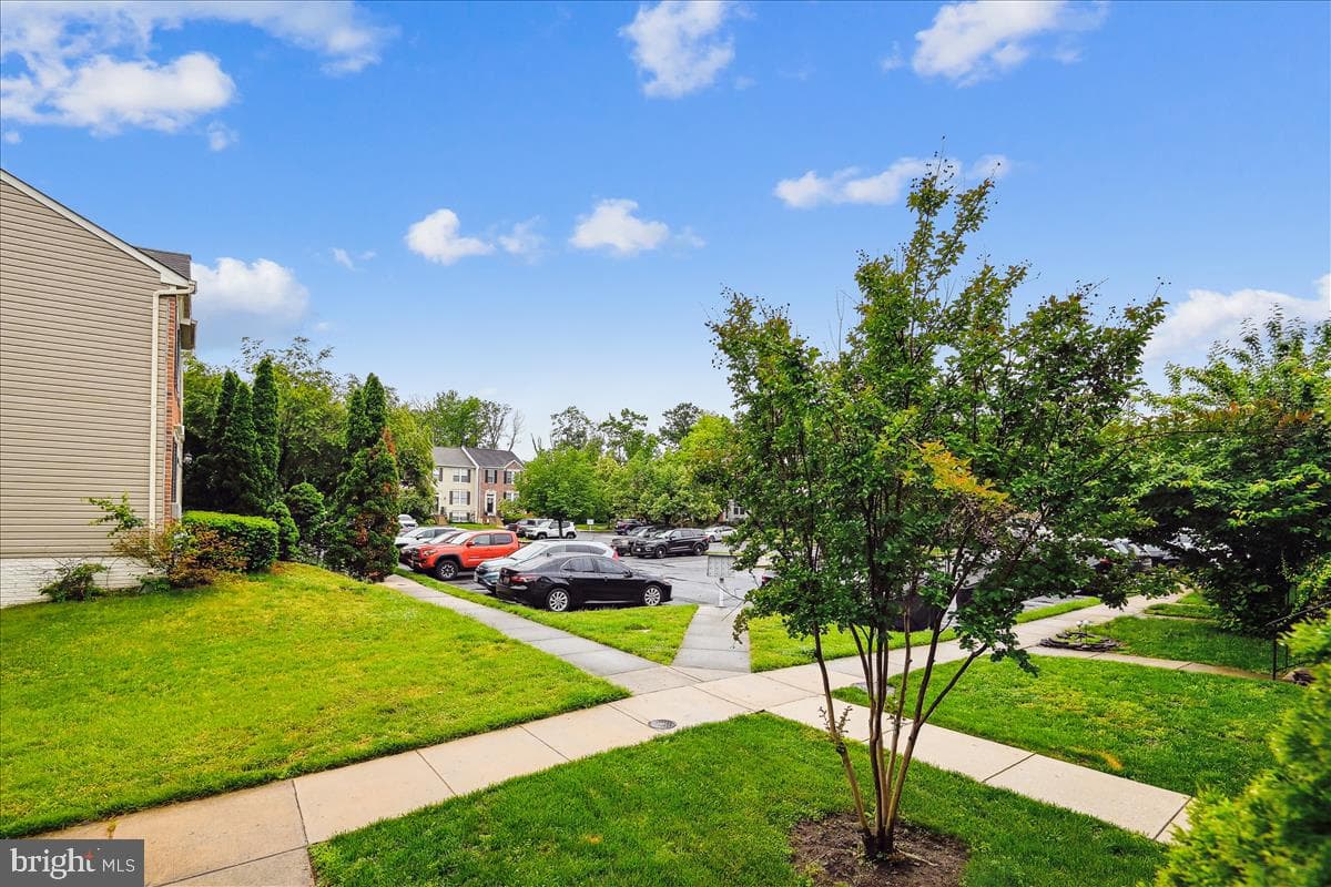 977 Chestnut Manor Court photo 4
