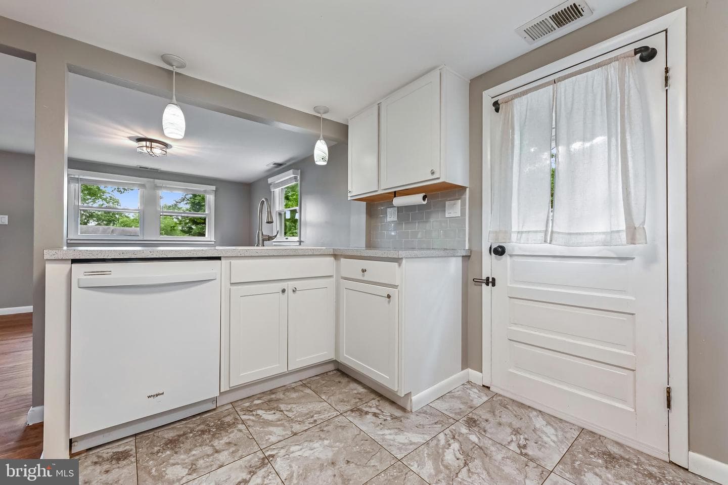 200 Southwood Road photo 11