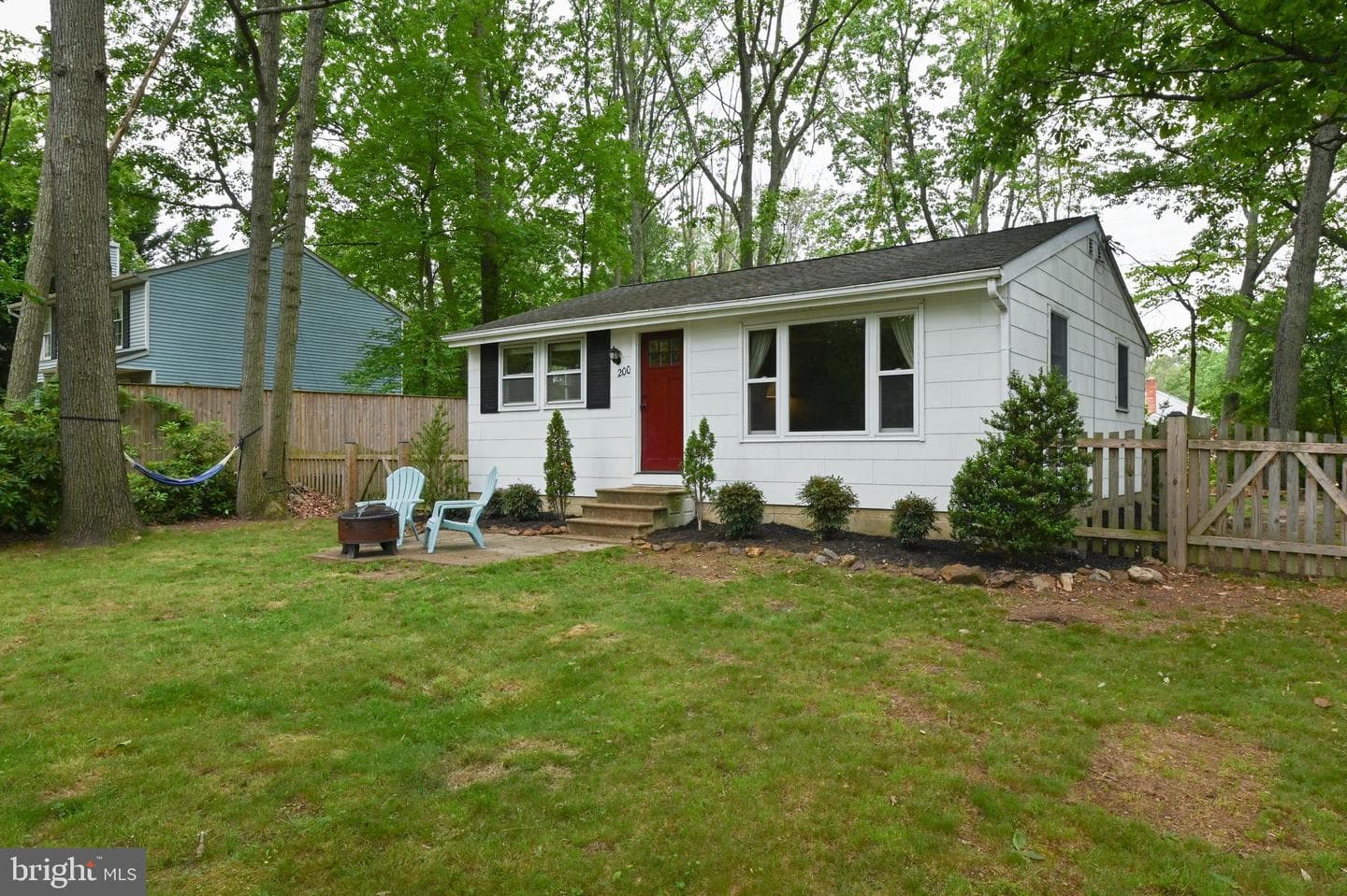 200 Southwood Road photo 3