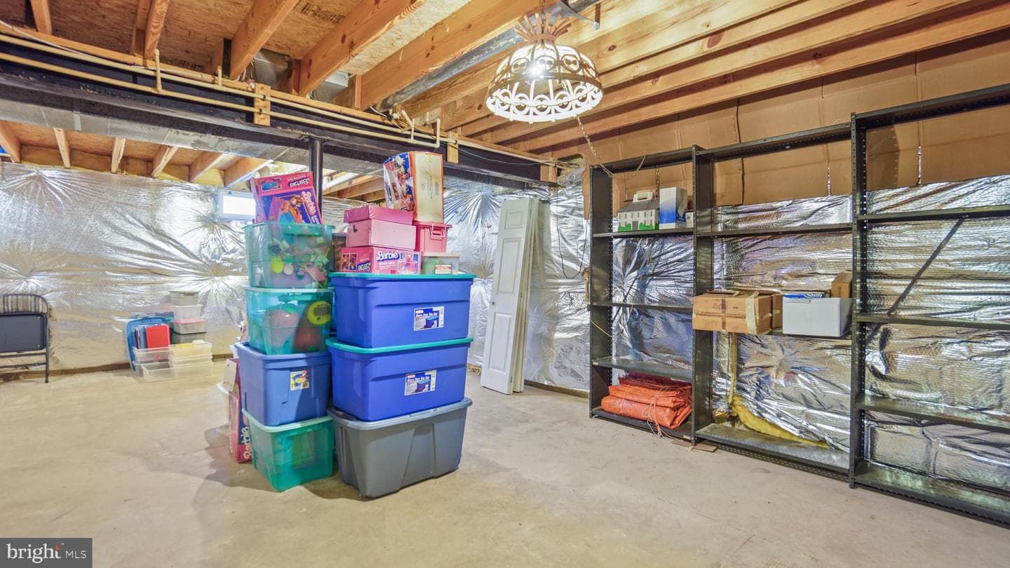 2710 Strongs Court photo 40