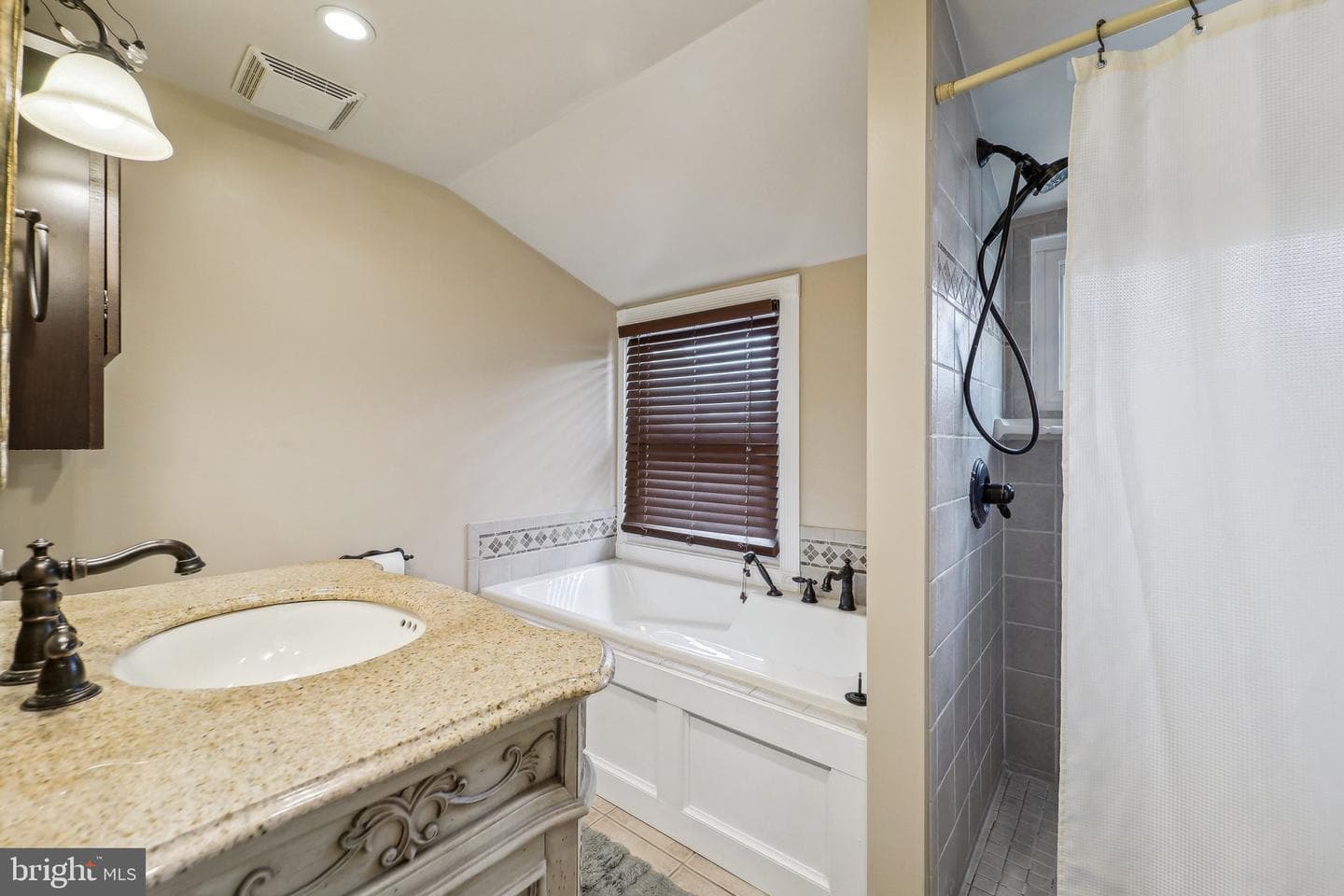 34 Thomas Road photo 11