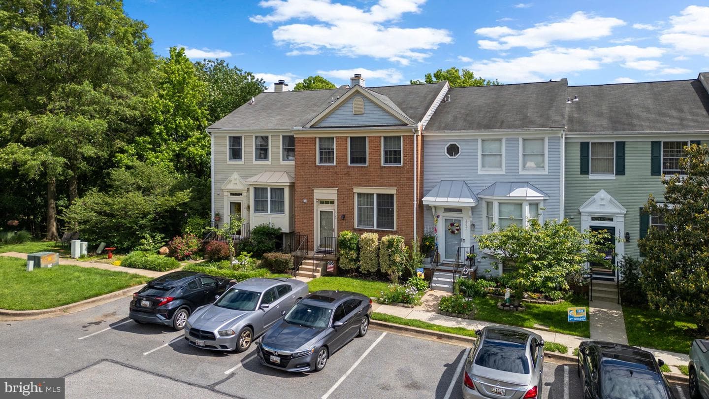 1328 Hollow Glen Court photo 4
