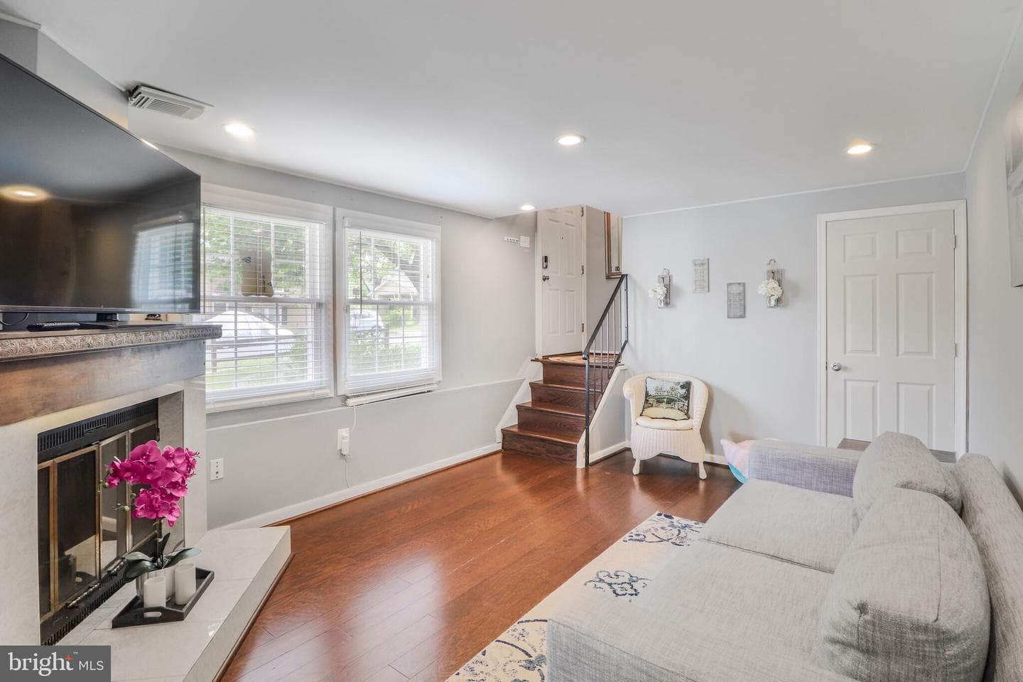 1338 Greyswood Road photo 5