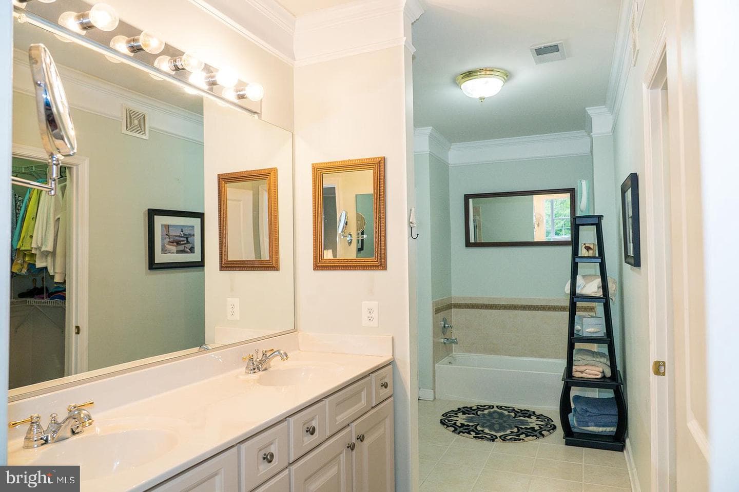 1515 Enyart Way #302 photo 16
