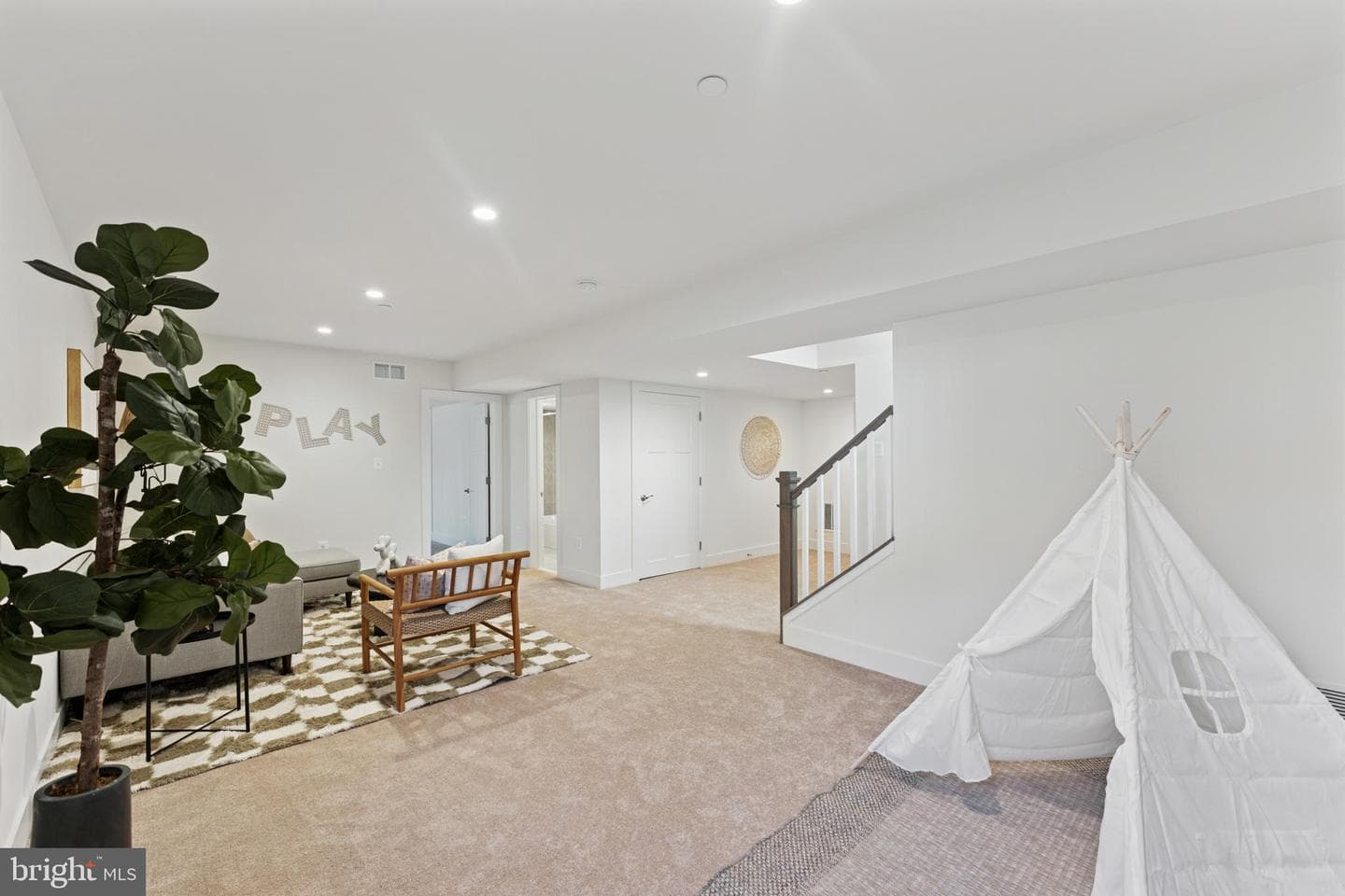 116 Overlea Drive E photo 32