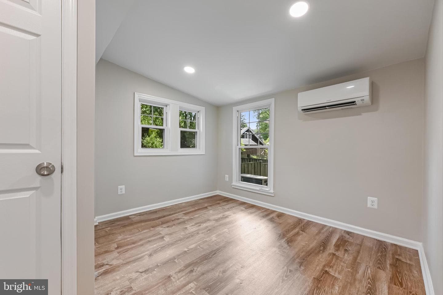 405 Bayview Drive photo 12