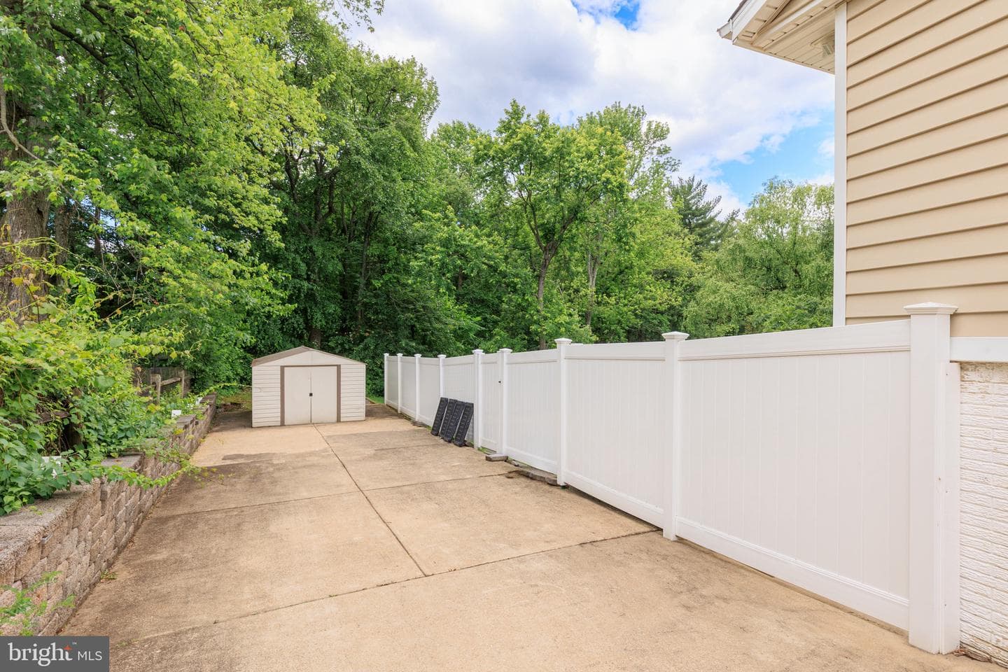 8246 Victoria Road photo 4