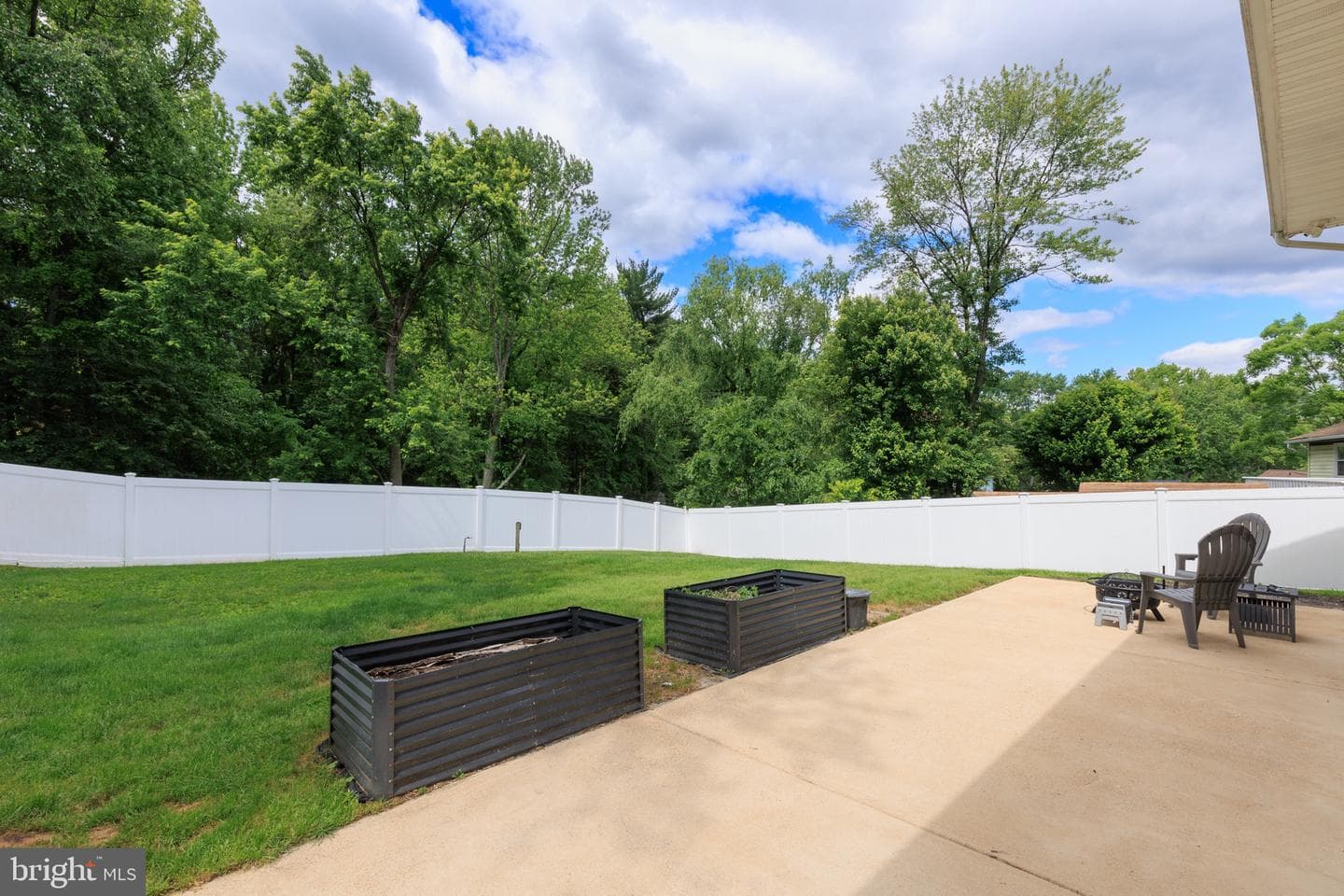 8246 Victoria Road photo 5