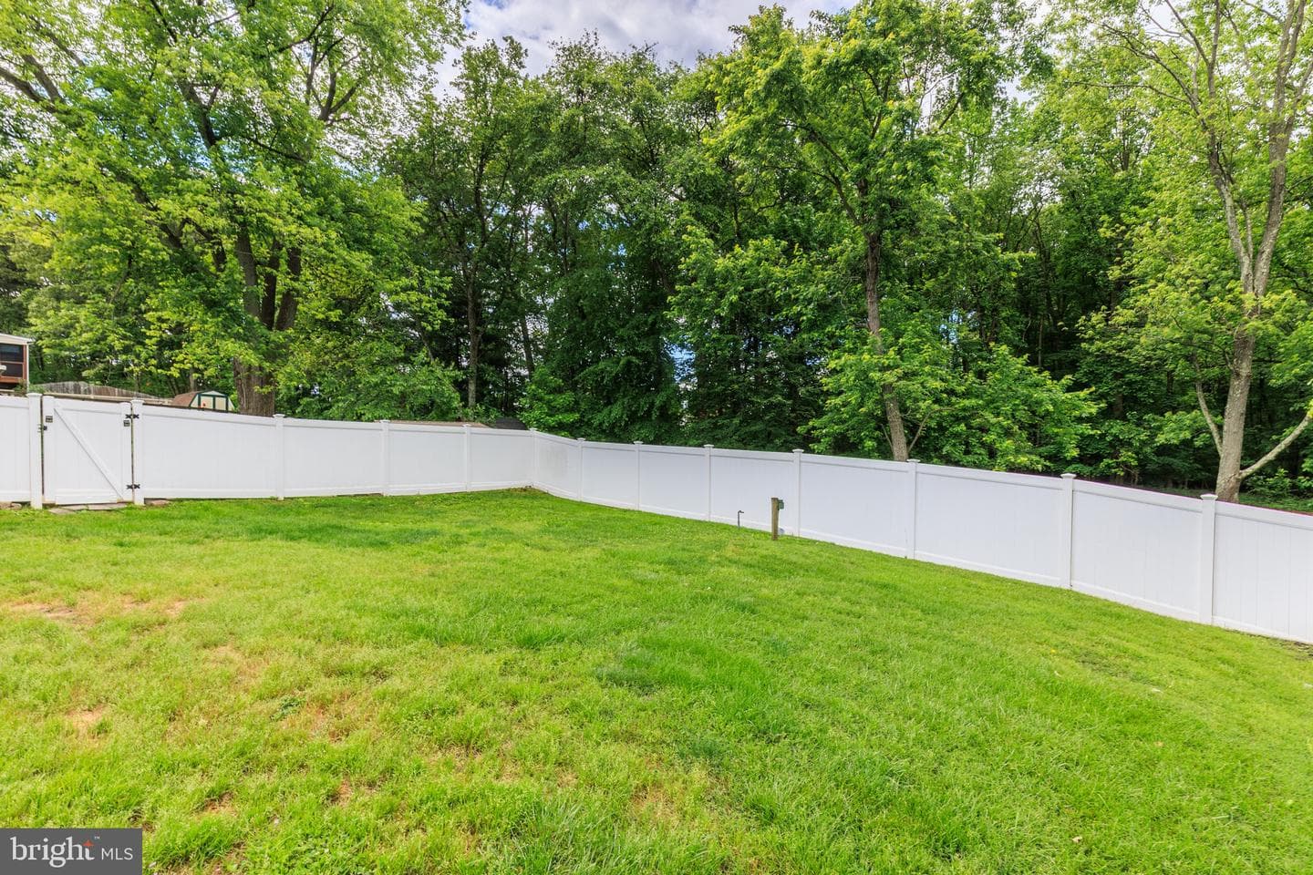 8246 Victoria Road photo 9