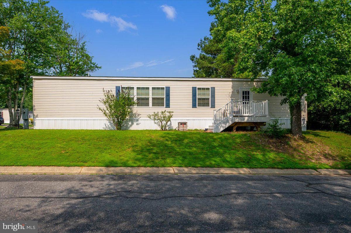 302 Berts Dr photo 4