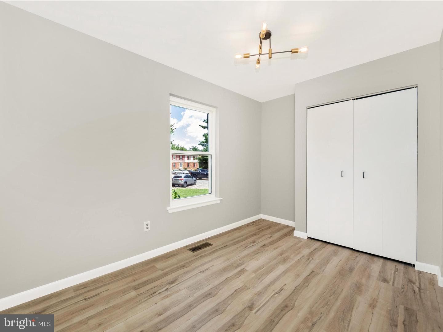 1851 Dove Court photo 4