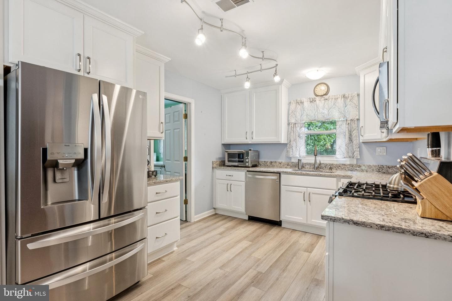 983 Sunny Court photo 2