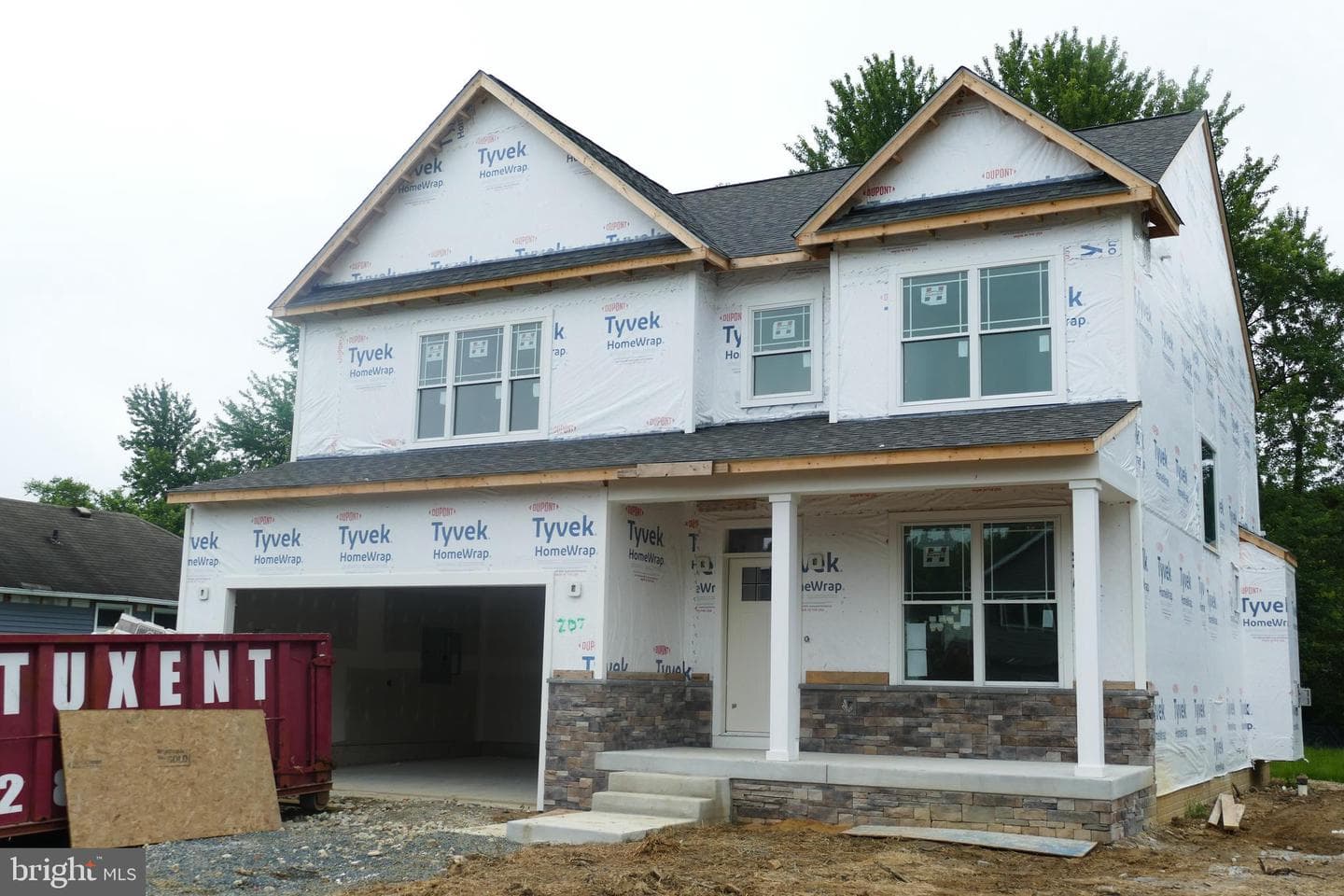 207 Beverley Avenue photo 13