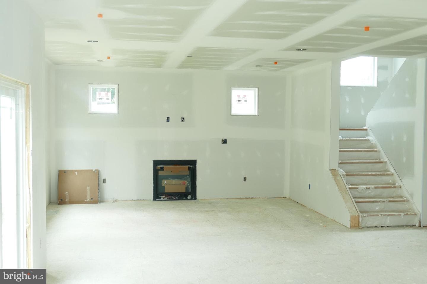 207 Beverley Avenue photo 14