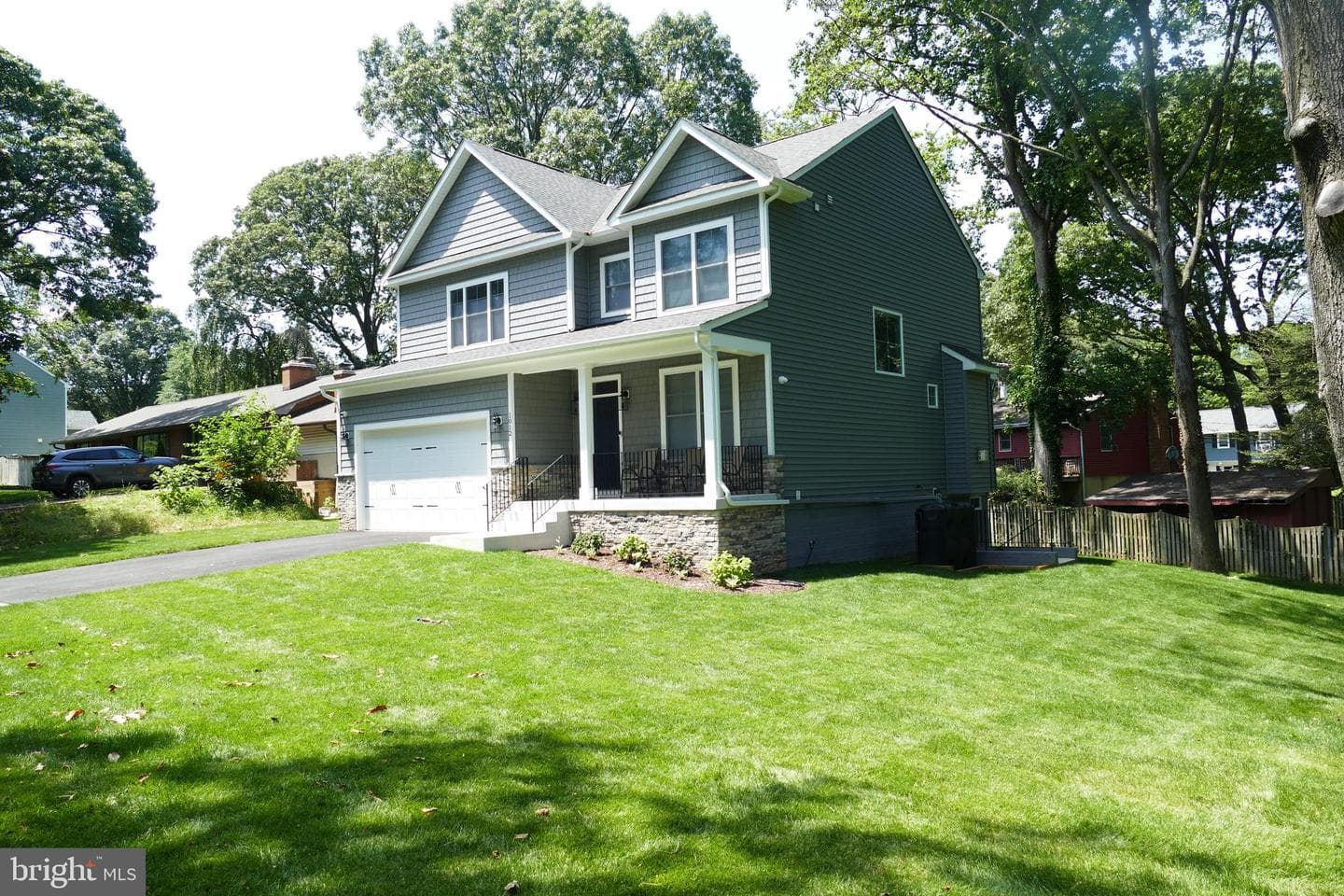 207 Beverley Avenue photo 9