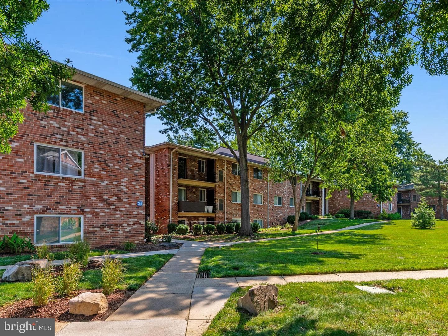 203 Victor Parkway #203l photo 29