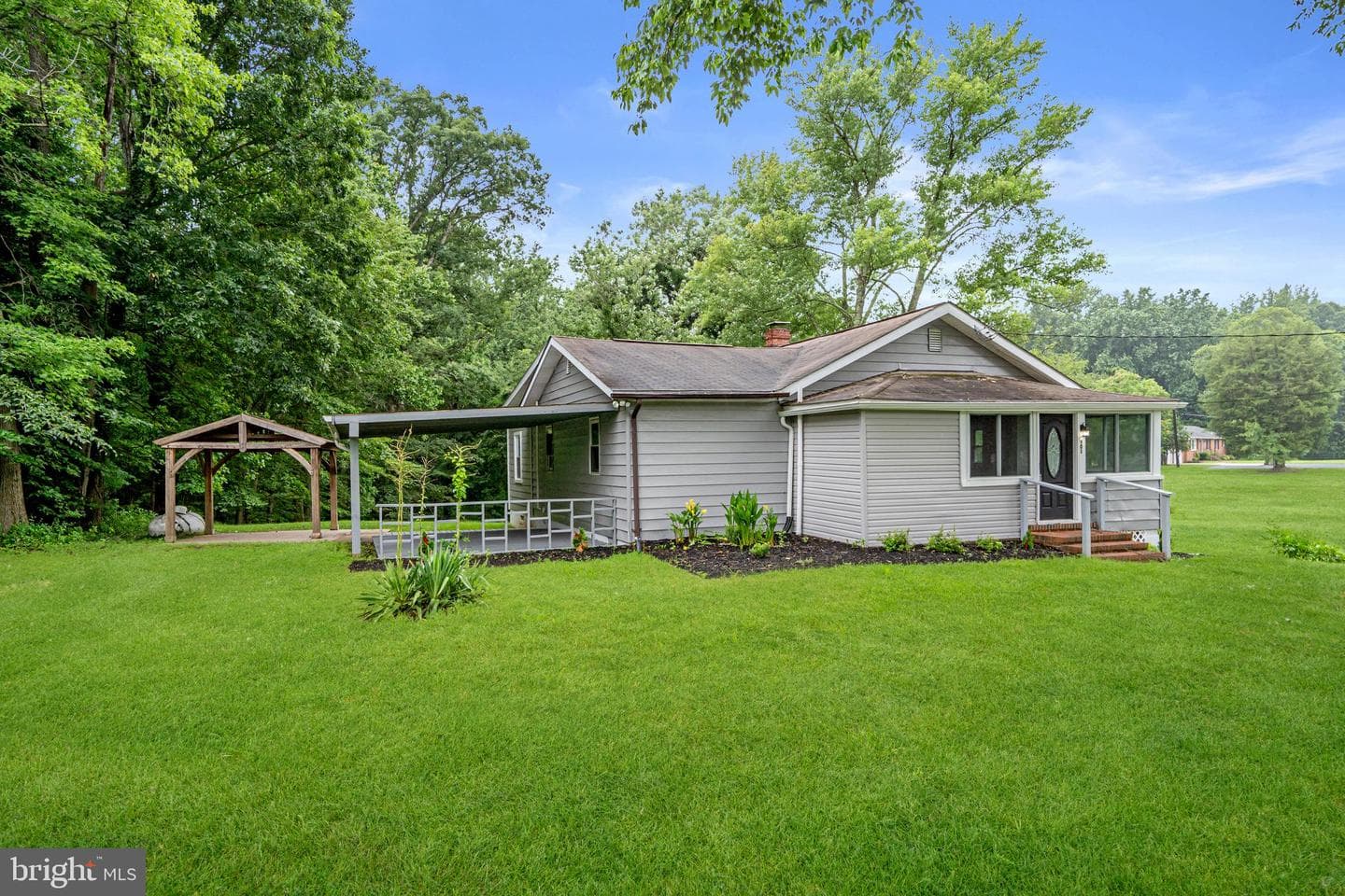 901 Chesterfield Road photo 58
