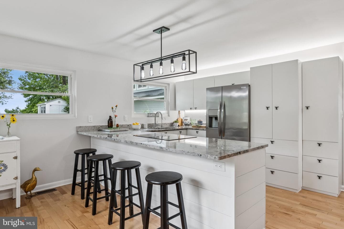 1359 Linden Avenue photo 3