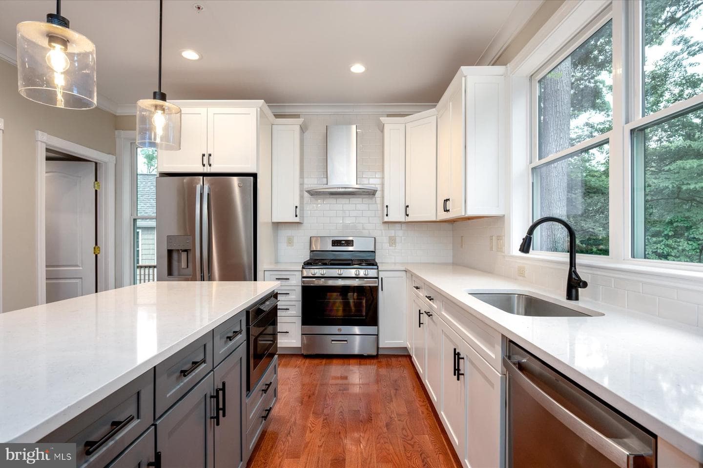 2054 Shore Drive photo 4