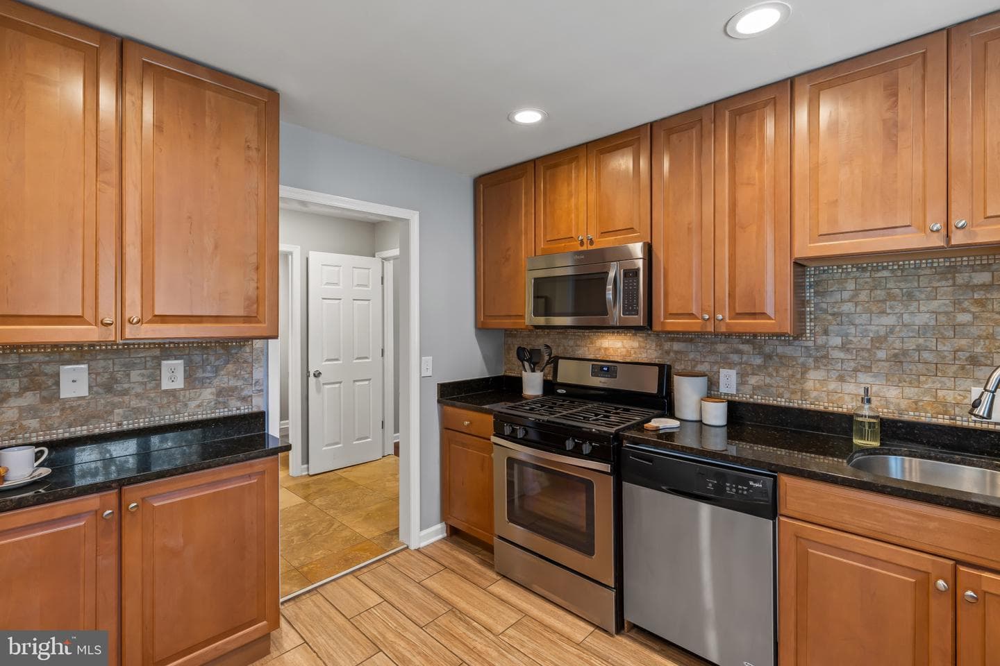 1502 Manor View Road photo 9