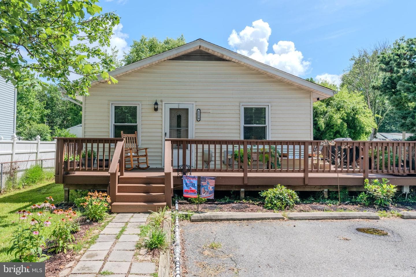 1179 Maple Avenue photo 1