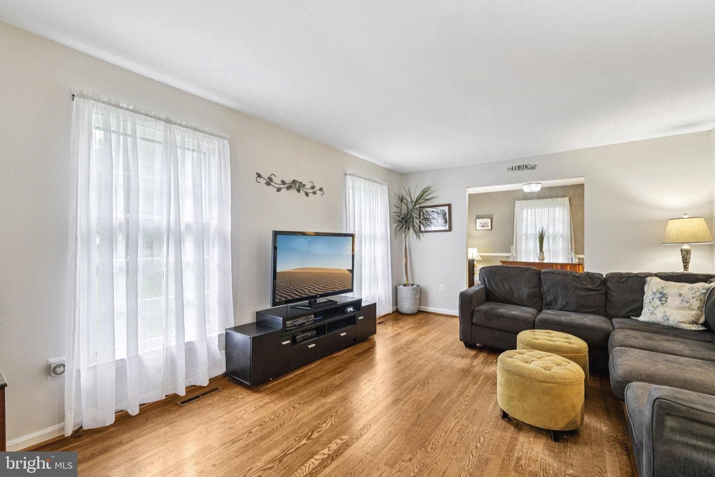 1602 Farnborn Street photo 5