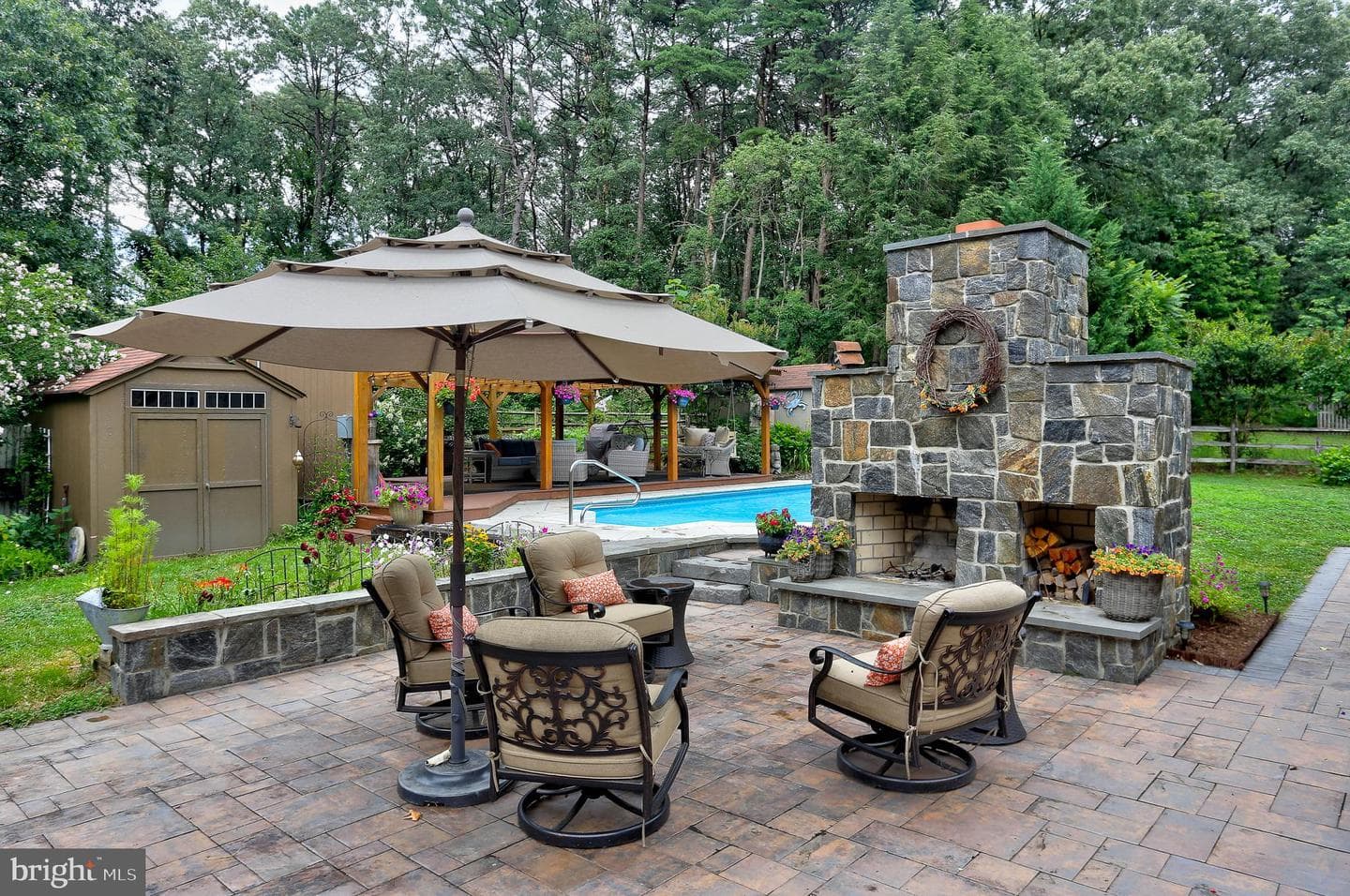 210 Pinewood Drive photo 11