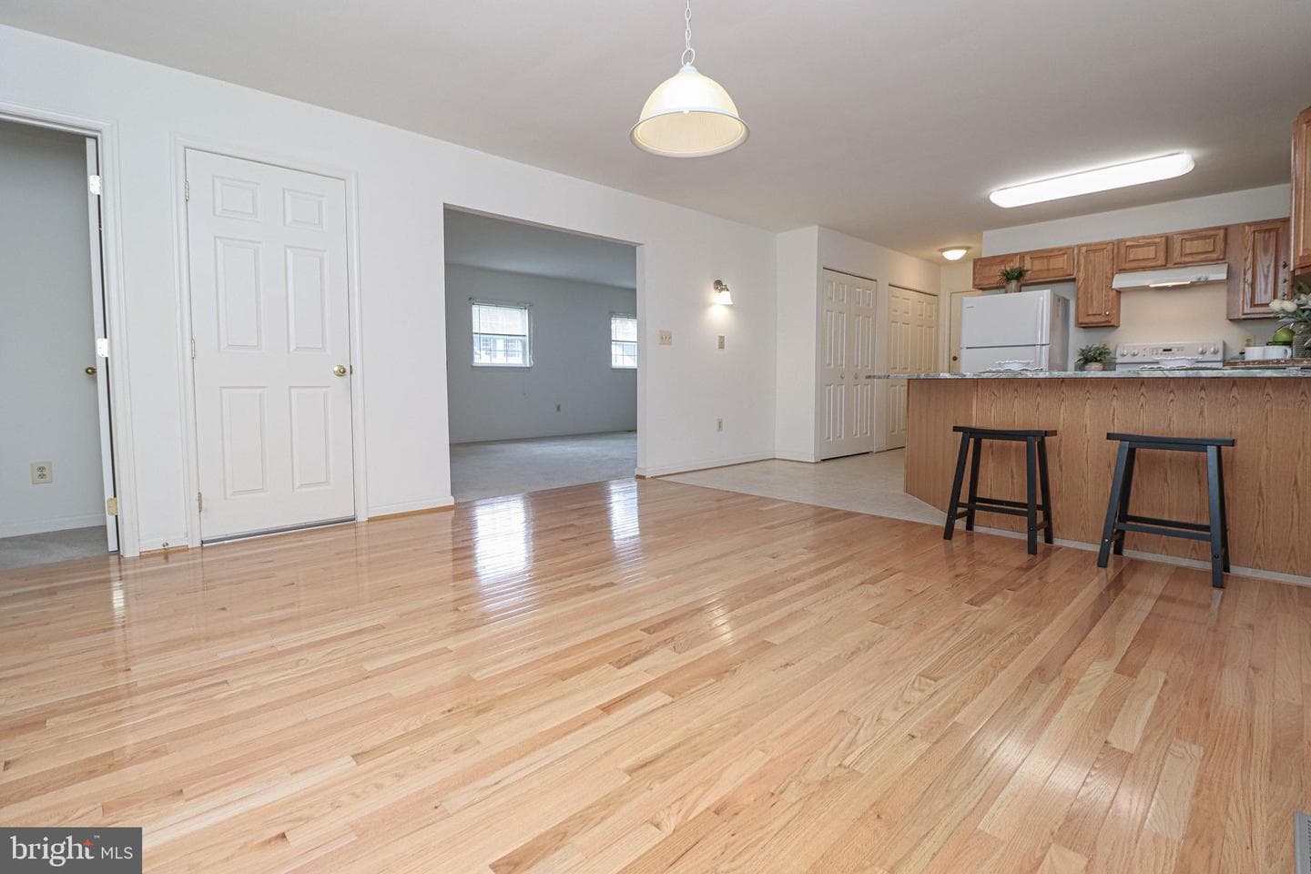 114 Clarence Avenue photo 3