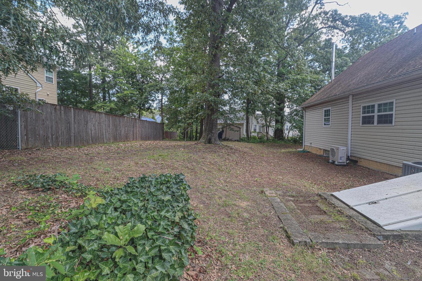 114 Clarence Avenue photo 32