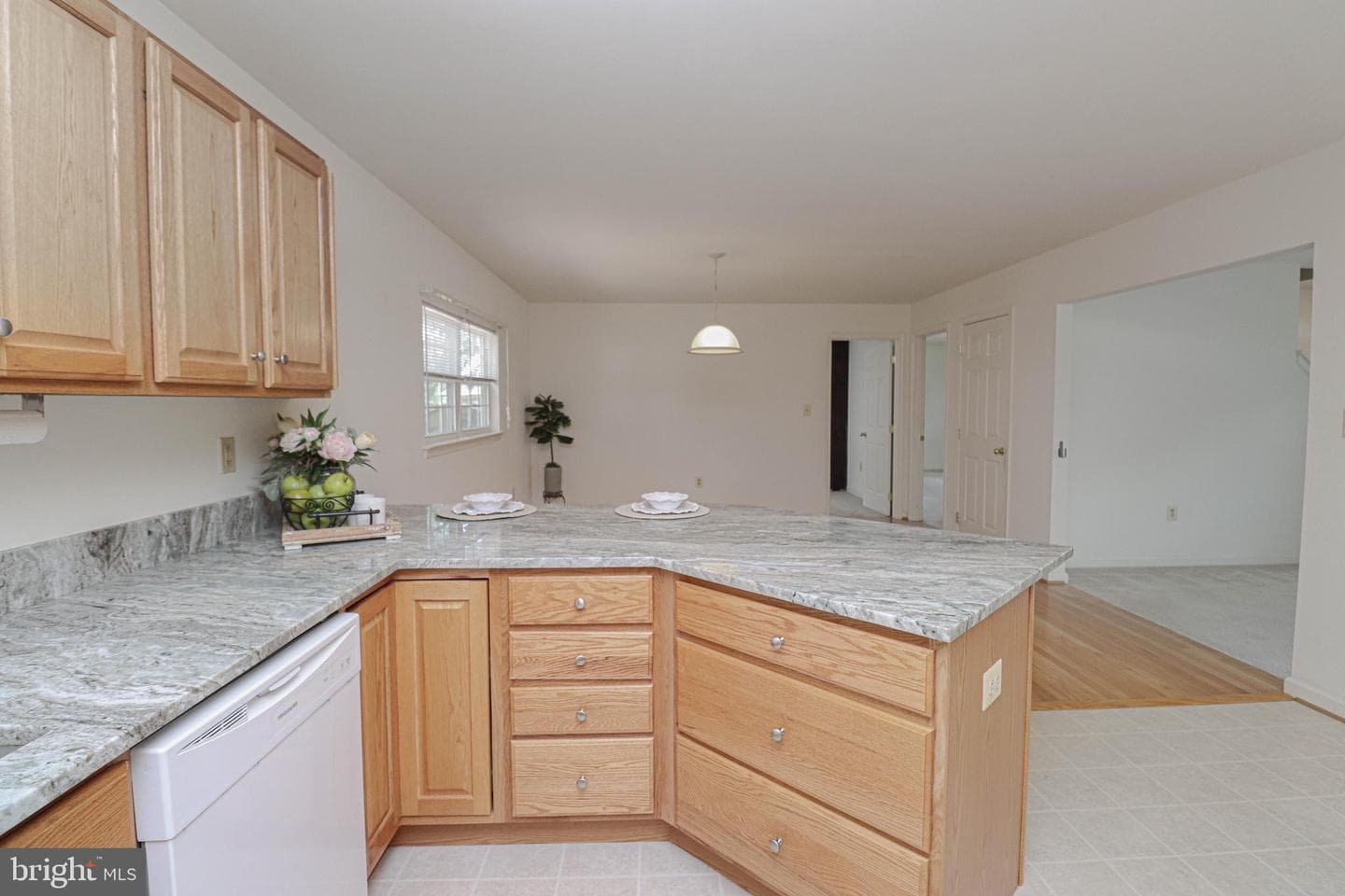 114 Clarence Avenue photo 7
