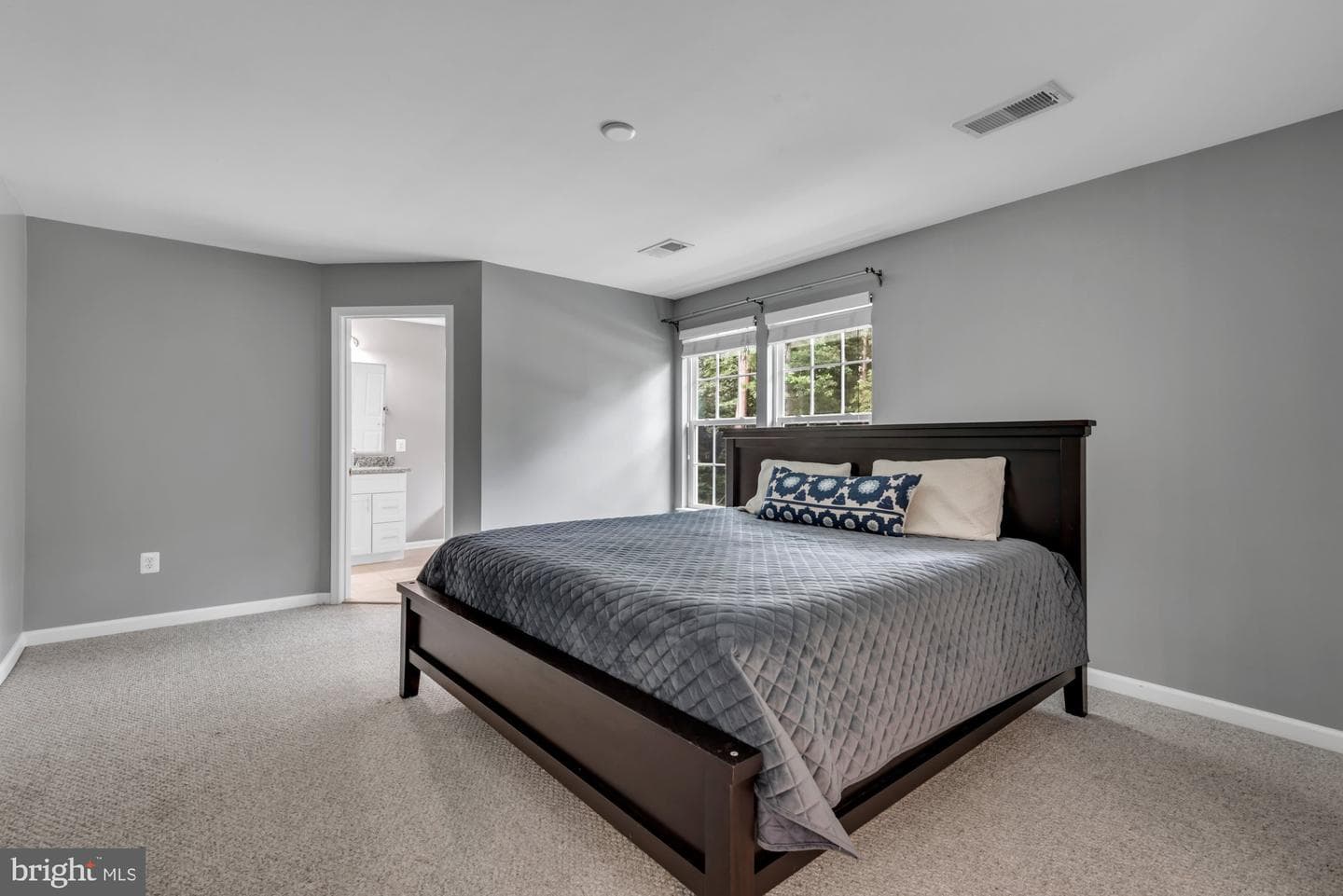 52 Richard Avenue photo 29