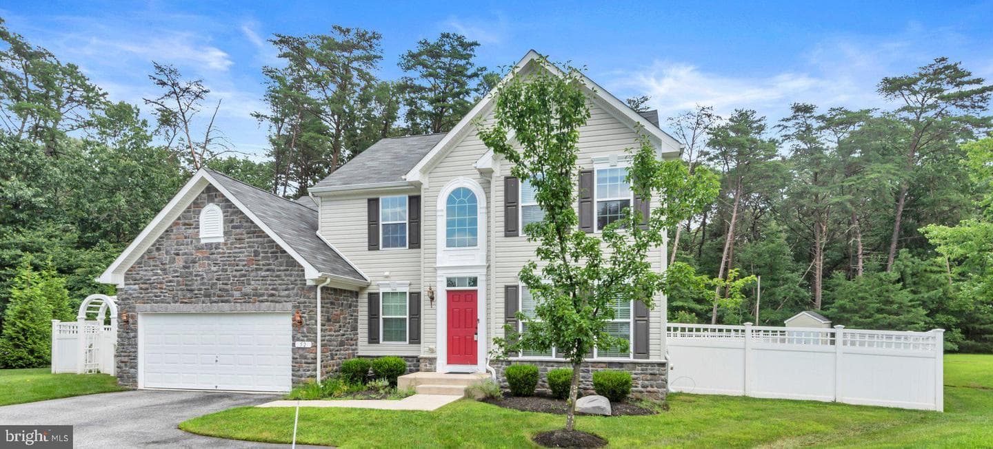 52 Richard Avenue photo 3