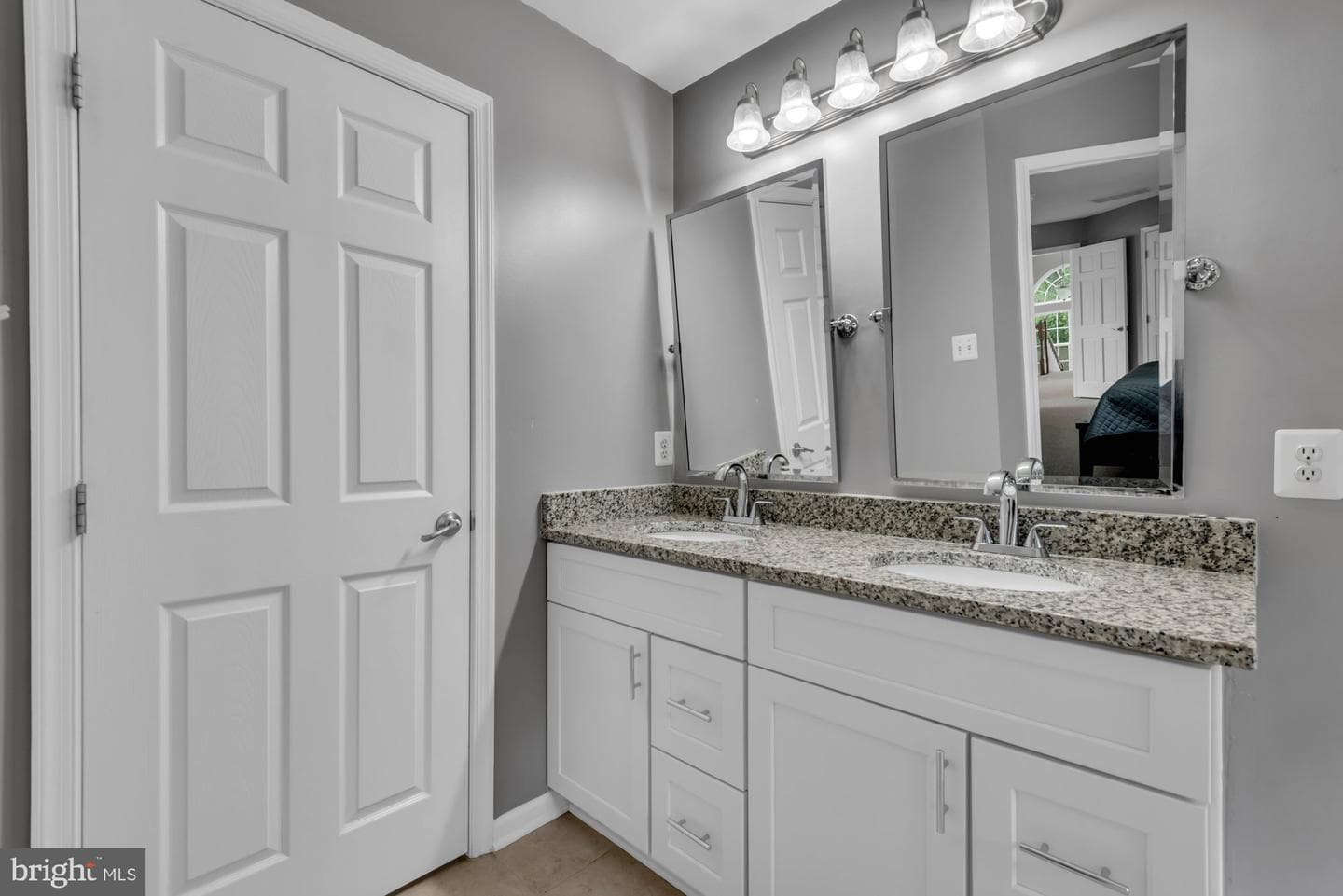 52 Richard Avenue photo 32